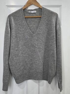 Zara 100% Wool Light Gray V-Neck Knit Sweater